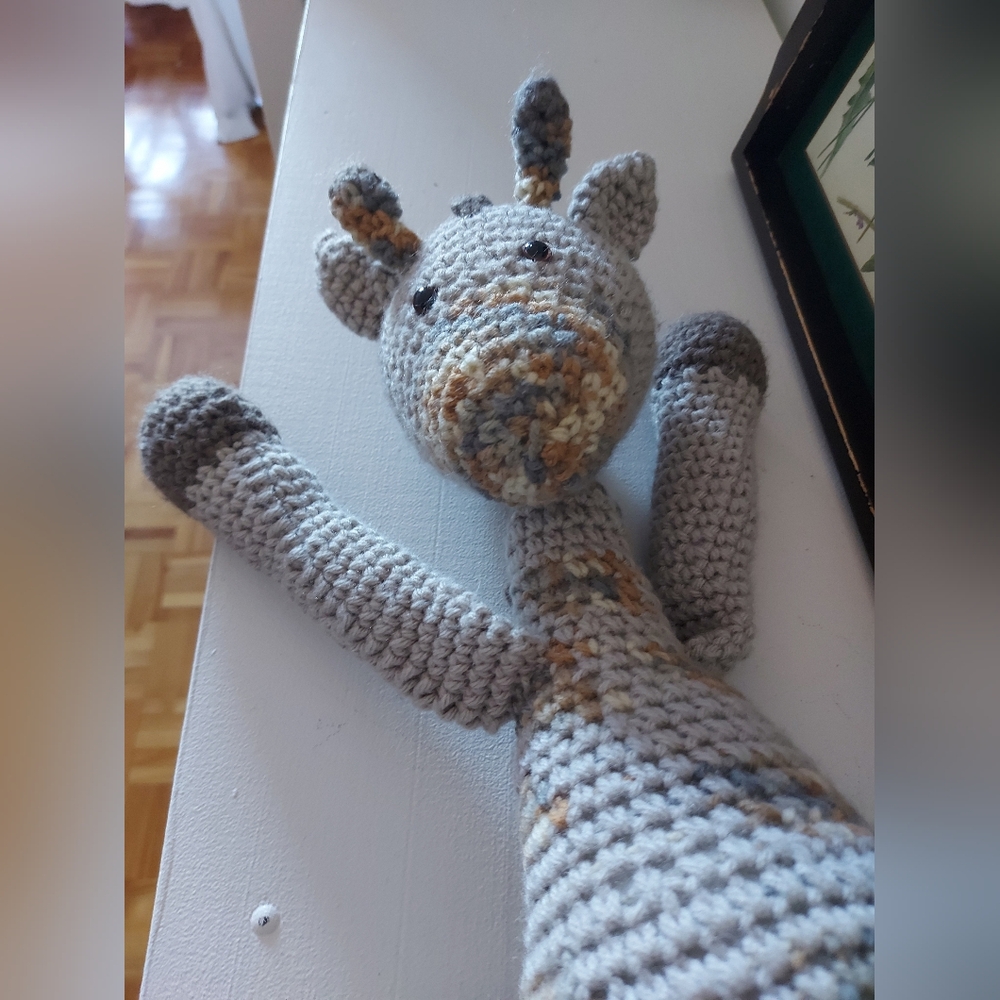Crocheted giraffe toy - Picture 4 of 9